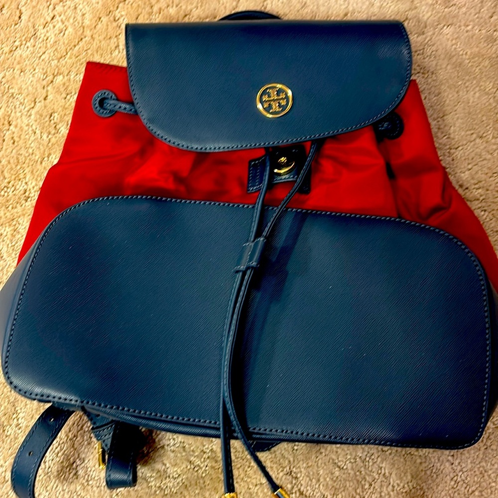 Tory Burch backpack drawstring bucket bag. Snap closure zip w 2 pocket interior.